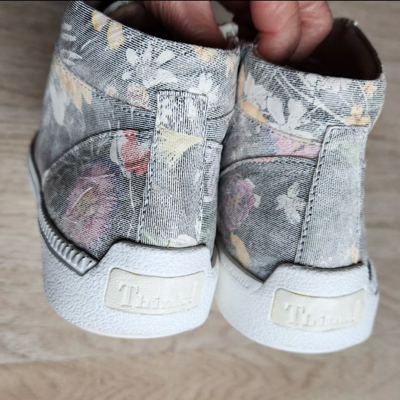 Think! brand light gray with floral accent high top sneakers. NWT. Size 8.Cute! - Picture 9 of 11